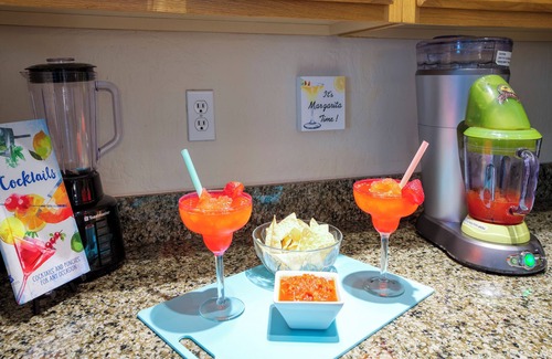 Pinnacle Hill House | North Phoenix-Glendale Resort-Style Home, Saltwater Pool Spa, Hike, Golf, Events