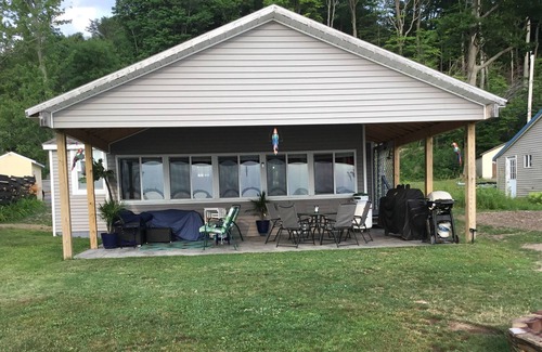 Sandy Creek Cottage | NORTH SANDY POND/LAKE ONTARIO COTTAGE