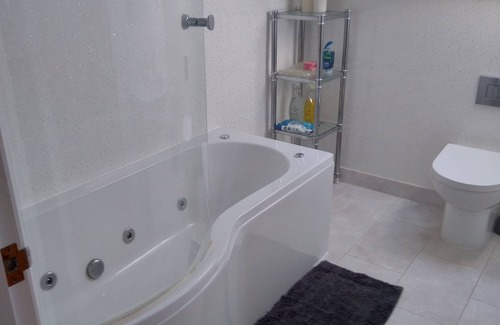 Staveley House | North yorkshire farm cottage with hot tub