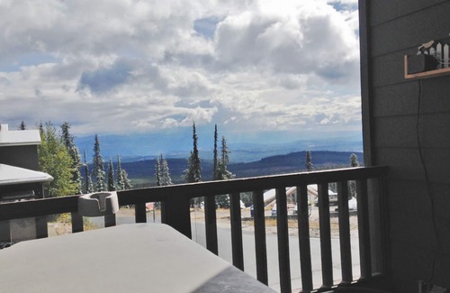 Snow Pine Estates Ski Chalet | Northern Lights at Big White