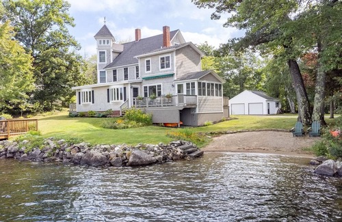 Meredith House | Northern Lights on Lake Waukewan