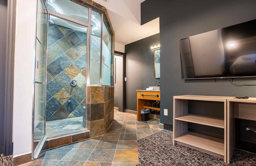 Revelstoke Hotel | Northwinds Hotel Revelstoke