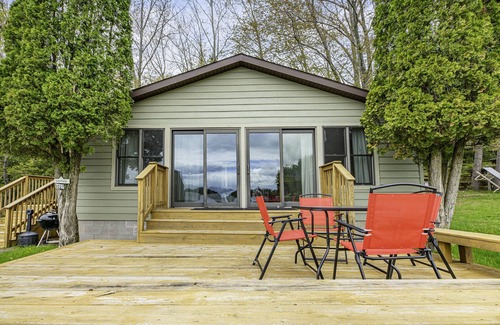 Rhinelander Cabin | Northwoods cabin on pristine Lake Thompson.