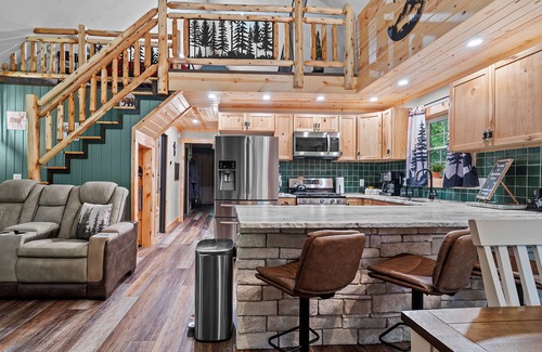 Sigel Cabin | Northwoods Ln Cabin in Clear Creek by Tranquility Retreats