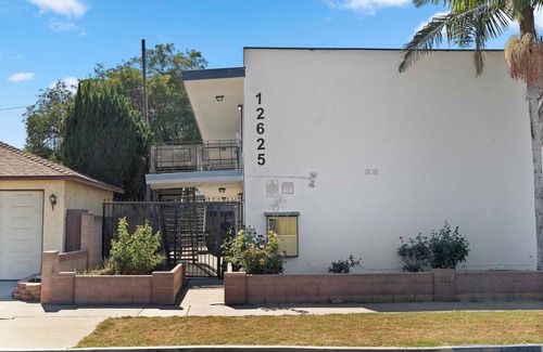 Norwalk House | Norwalk- NEAR Disney, Knotts, Beaches