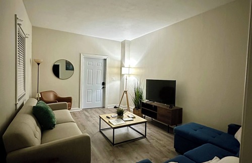 Thompsonville Apartment | NOT a Nightmare of Elm St