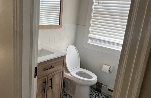 Thompsonville Apartment | NOT a Nightmare of Elm St