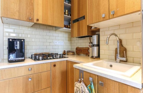 Saint-Merri Apartment | Notre-dame de Paris View, Family Penthouse