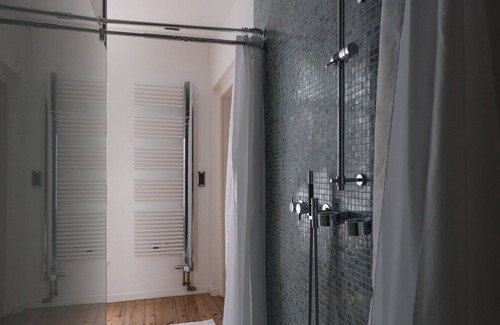 Centre Ville Bed & Breakfast | Notre Dame" guest room with garden view. Breakfast included