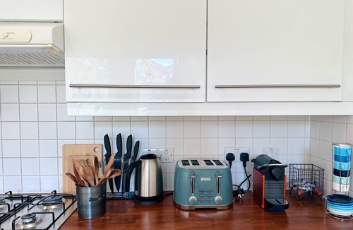 North Kensington Apartment | Notting Hill - Canalside Apartment!