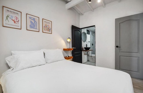 La Florida Apartment | NOWA Gaira Apt Provenza Walkable Area, AC & Balcony facing KarolG club