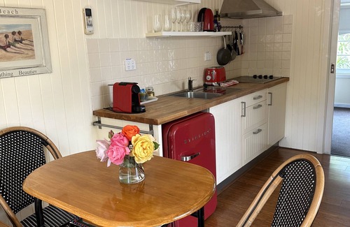 Somers Cottage | nPet friendly gem just steps from the beach