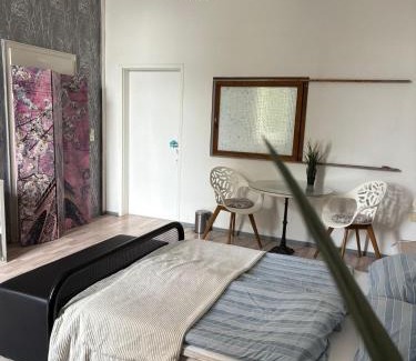 Annaberg-Buchholz Apartment | Nr 1 Gemütliches Zimmer in Zentrum mit Stadtblick WLAN EG für zwei oder Single