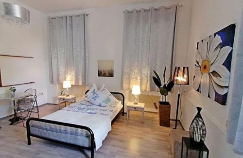 Annaberg-Buchholz Apartment | Nr 1 Gemütliches Zimmer in Zentrum mit Stadtblick WLAN EG für zwei oder Single