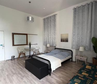 Annaberg-Buchholz Apartment | Nr 1 Gemütliches Zimmer in Zentrum mit Stadtblick WLAN EG für zwei oder Single
