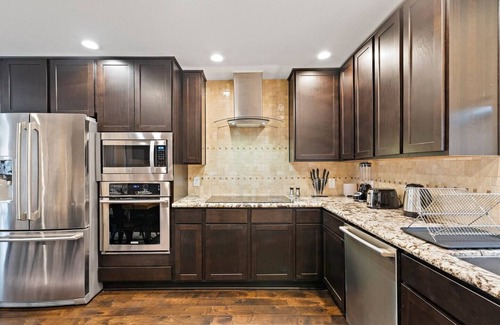 MacGregor House | Nr Med Center, DT, Midtown | Game Room | Sleep 16