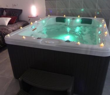 Auterive Apartment | Nuit romantique avec Jacuzzi SPA privatif proche TOULOUSE