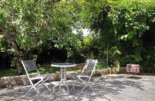Porto de Mos Apartment | Null 'Casa Do Largo - Piso 1' with Shared Terrace, Shared Garden and Wi-Fi