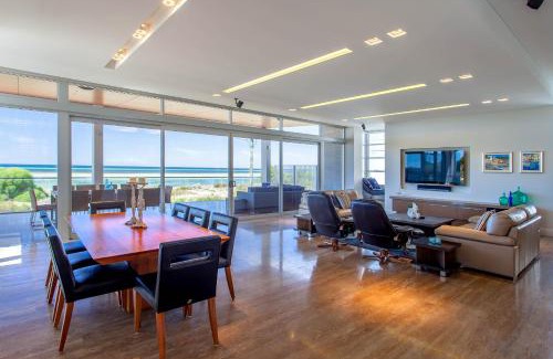 Dunsborough House | Number 10 I Private Properties