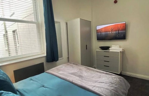 Douglas Apartment | Number 3, 8 Clifton Terrace