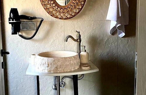 Dikili Bed & Breakfast | Nur Karen Taş Konak