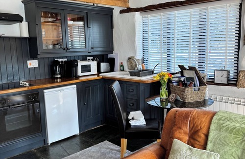 Mount Cottage | Nuthatch - Traditional Cornish Stone Cottage