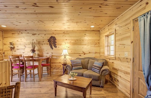 Helen House | NVM Shenandoah Peace - Pet Friendly Room at the Nacoochee Valley Motel