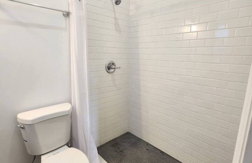 Hackensack Apartment | NYC Bus -Train/Shops/Restaurant/HUMC/USA Mall