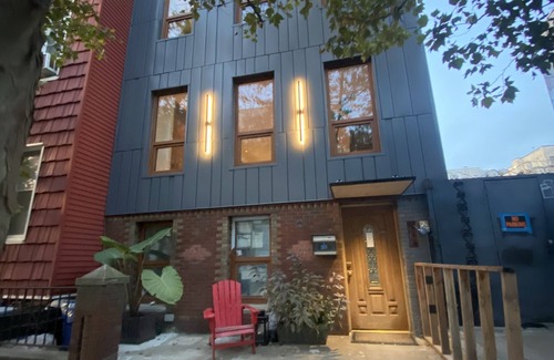 Williamsburg Apartment | NYC Townhouse Garden Apt - Williamsburg Brooklyn 7 Min to Union Sq in Manhattan