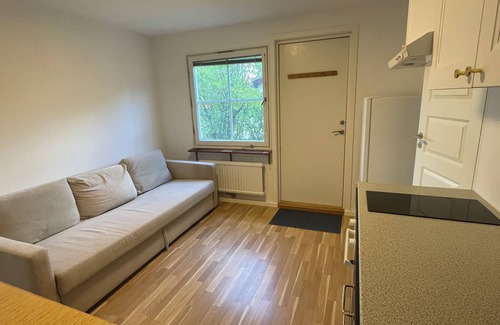 Jordbro Apartment | Nyrenoverad tvårumslägenhet i ett vackert villaområde