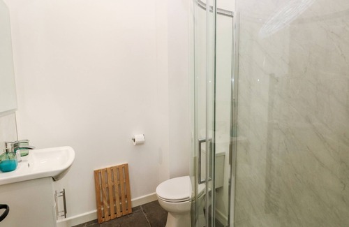 Monknash Cottage | NYTHFA - 3 PLOUGH & HARROW, pet friendly in Llantwit Major