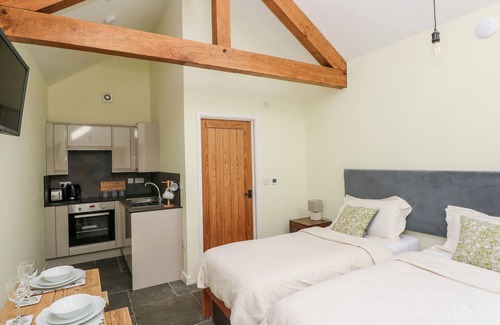 Monknash Cottage | NYTHFA - 3 PLOUGH & HARROW, pet friendly in Llantwit Major