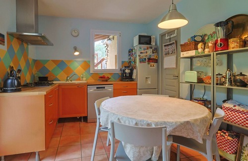 Saint-Saturnin-les-Avignon Ski Chalet | O Grand Air, holiday home for 6 people with private pool near Avignon