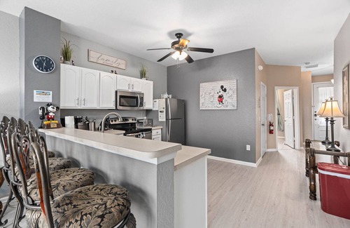Windsor Hills House | °o° Luxury Mickey décor w/Tropical feel (Townhouse w/heated Pool.