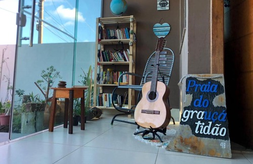 Caravelas House | O Paraíso é Aqui Abrolhos - Suíte privativa, cama de casal, ar condicionado e TV - Café da manhã de frente para o mar