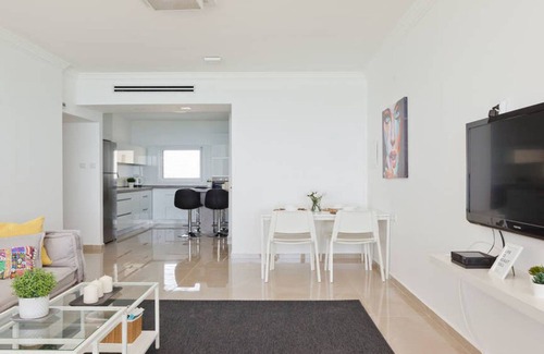 Bat Yam Apartment | Oַ&O Group-3BR Exiting Beach View Best Loc Bat-Yam