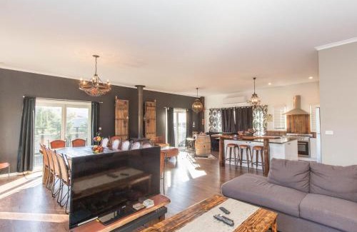 Jindabyne House | Oak and Barrell 7 Twynam Street