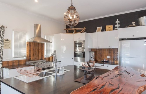 Jindabyne House | Oak & Barrell - 7 Twynam Street
