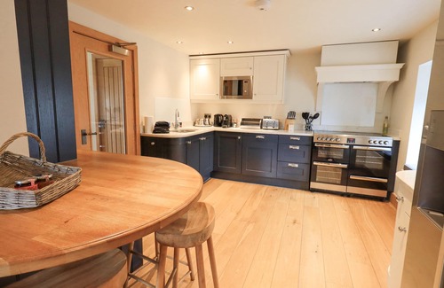 Penny Bridge Cottage | OAK COTTAGE, family friendly, character holiday cottage in Backbarrow