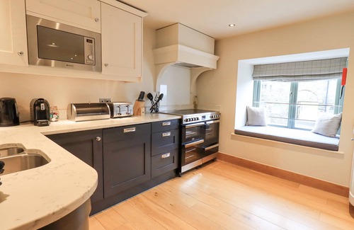 Penny Bridge Cottage | OAK COTTAGE, family friendly, character holiday cottage in Backbarrow