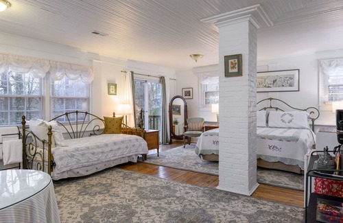 Asheville Bed & Breakfast | Oakland Cottage Bed & Breakfast