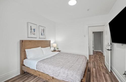 Pittsburgh House | Oakland/University @H Bright and Stylish Private Bedroom with Shared Bathroom