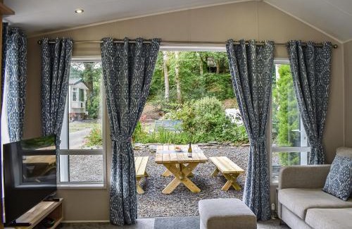 Penrhyndeudraeth House | Oaks Retreat
