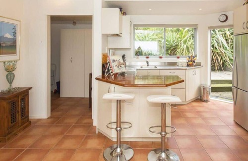 Oakura Villa | Oakura Beachfront Cottage Retreat