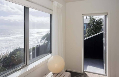 Oakura Villa | Oakura Beachfront Cottage Retreat