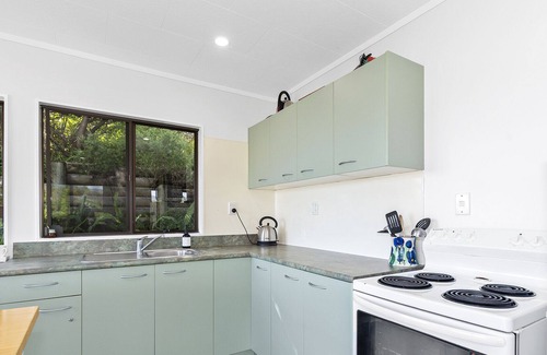 Oakura House | Oakura Oasis - Oakura Bay Holiday Home