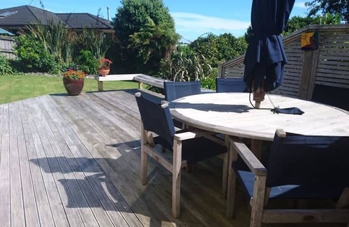 Oakura Villa | Oakura Retreat with Private Deck