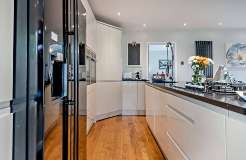 Christchurch House | Oakwood Smart & Spacious Bungalow in Christchurch Sleeps 8