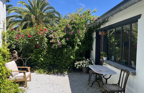 Cauderan Villa | Oasis of greenery and tranquility with swimming pool and sauna