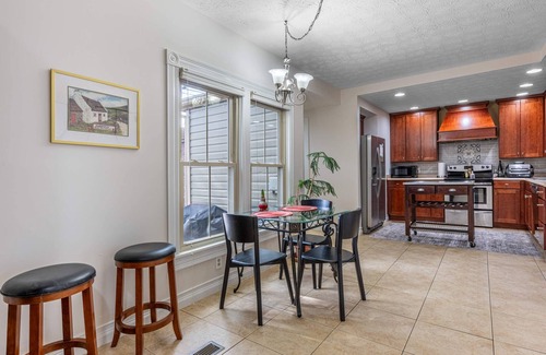 South Park House | Oasis On Oaknn2-bedroom house in Historic Downtown Dayton for Perfect Living!